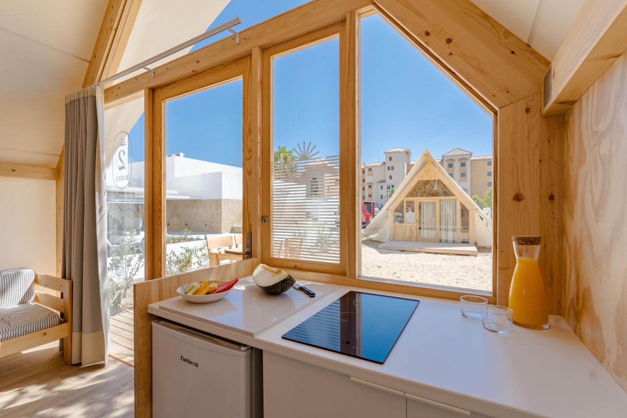 Costa Del Sol Glamping Village Фуэнхирола Экстерьер фото